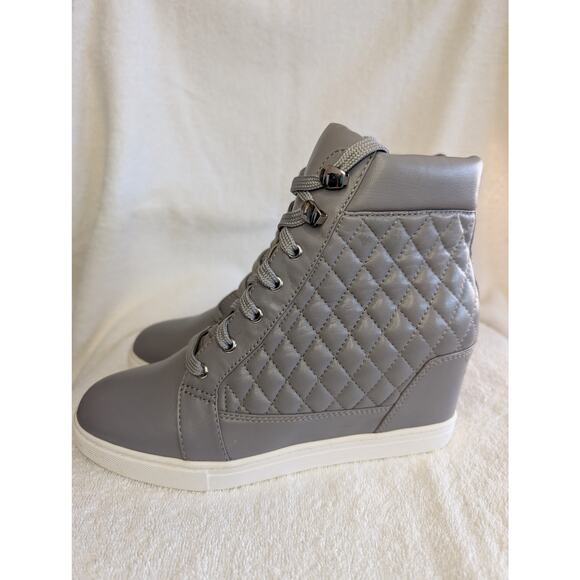 Linea Paolo Women Shoes, "Fiji" Faux Leather Grey Quilt Print Wedge Sneaker, 7.5 - Picture 8 of 9